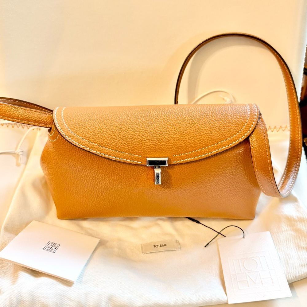 Toteme T-lock grained-leather clutch tan - Picture 5 of 10